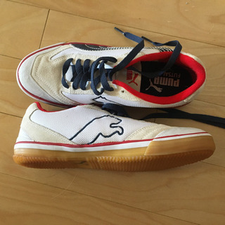 ほぼ新品！PUMAインドアスポーツシューズ25.0〜25.5の画像