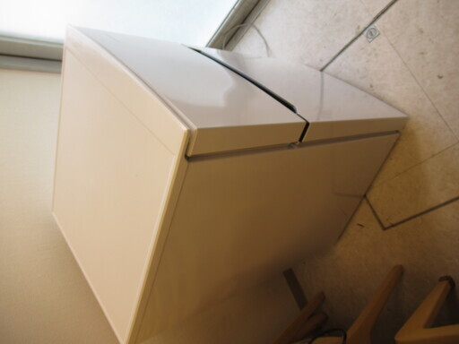 2017年製　ハイセンス 冷凍冷蔵庫 93L HR-B95A-W ホワイト [2ドア /右開きタイプ] 　コンパクト　電子レンジが乗せられる耐熱(約100℃)トップテーブル　強化ガラス棚　省エネ達成率100%　一人暮らし用