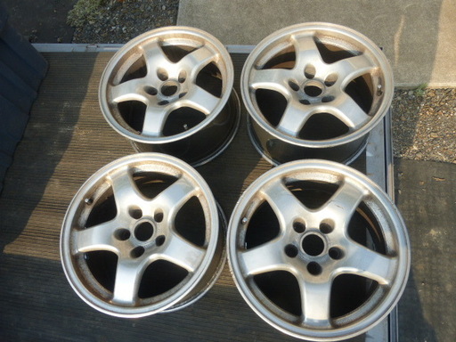 ＢＮＲ32　スカイラインＧＴ－Ｒ純正アルミ　ポリッシュ加工　４本