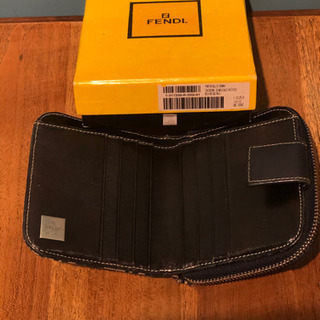 新品同様　箱・カード付き　FENDI フェンディ　二つ折り財布　ズッカ柄　新型 imgrc0089420800.jpg
