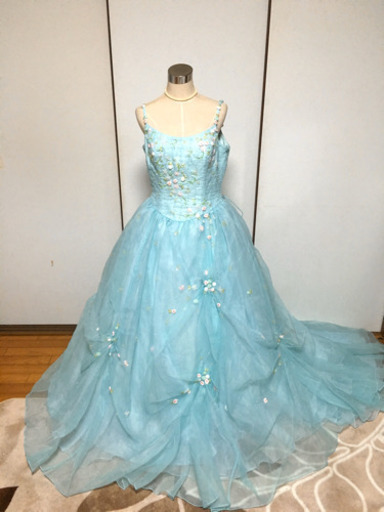 大きなサイズ　優しいブルーのカラードレス　17〜21号　参考価格¥198000