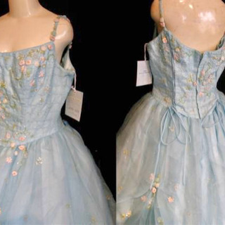 大きなサイズ 優しいブルーのカラードレス 17〜21号 参考価格¥198000