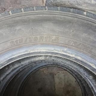 215/70R17.5 118/116LTの画像