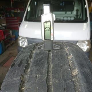 215/70R17.5 118/116LTの画像