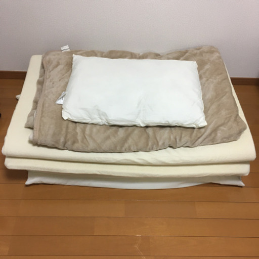 毛布・枕・敷布ふとん・マットレストッパー（ニトリ）