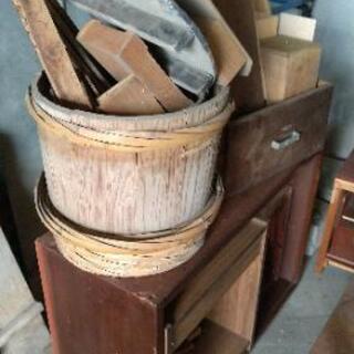 かき集め　廃材　木製品　木材　の画像