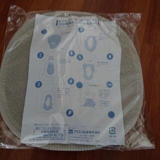 ポータブルトイレと消臭液の画像