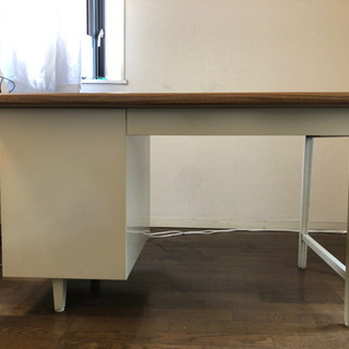 無料　すぐ使えます。事務机、イス　2セットの画像