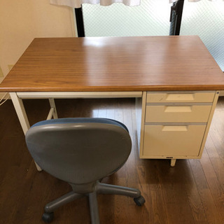 無料　すぐ使えます。事務机、イス　2セット