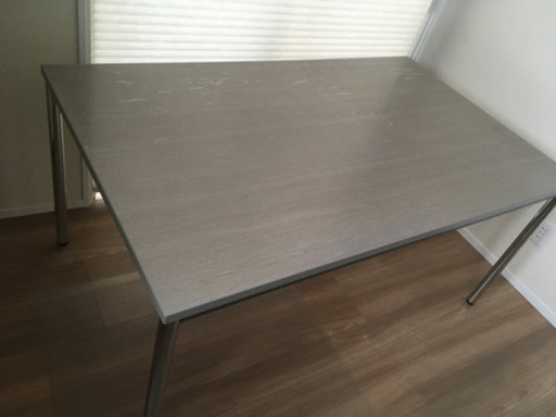 ウチダ製オフィス用ミーティングテーブル