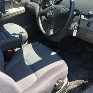 14年式 トヨタ ヴォクシー 低走行 車検ありの画像