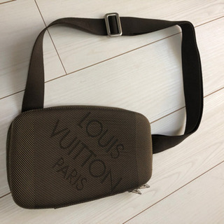ルイ・ヴィトン（Louis Vuitton Malletier）斜め掛け財布の画像