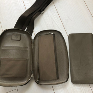 ルイ・ヴィトン（Louis Vuitton Malletier）斜め掛け財布の画像