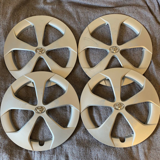 トヨタプリウス30 後期 15インチ ホイールキャップ４枚