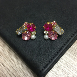ハンドメイド☆ビジューピアスの画像