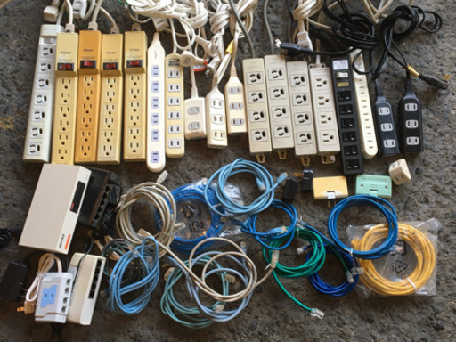 電源タップ、LANケーブル、HUB、その他多数