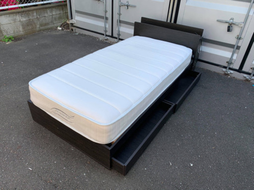 シングルベッドとマットレスセット。無料配送。.