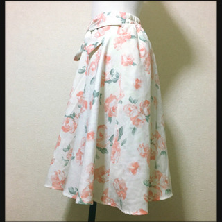 ウエストリボン  花柄スカート 薔薇柄 大人可愛い 姫系 白 ピンクの画像