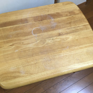 折りたたみ式木製テーブルの画像