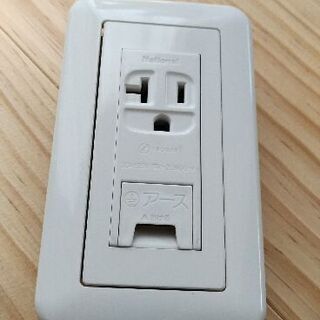 ナショナル 埋込アースターミナル付コンセント（ホワイト)