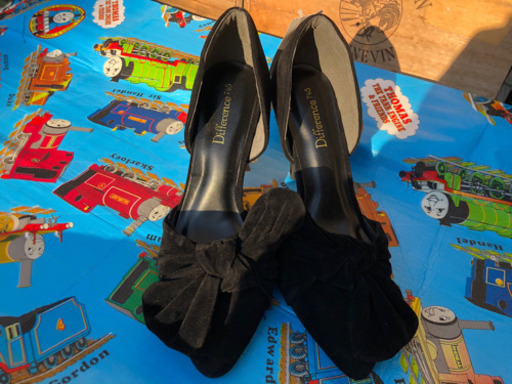 ☆新品☆ ビロード素材　黒　パンプス