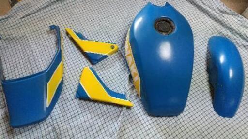 取り引き中ゼファー400のタンクとカバー