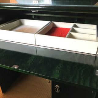 上品なグリーンのドレッサー、フランスミラー社製　値下げしましたの画像