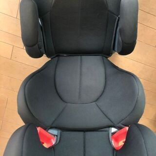 ジュニアシート、背もたれ、ドリンクホルダーあり