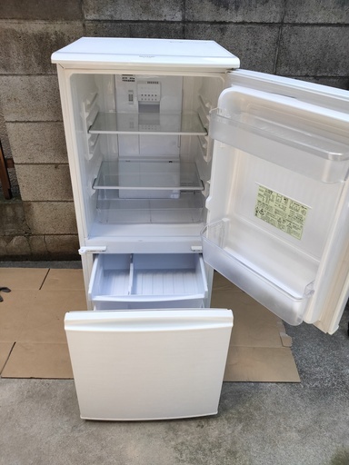 シャープ137L, 冷蔵庫『つい先日まで使用、機能問題なし。西東京から。基本は引取、ただし隣接エリアであれば配送』