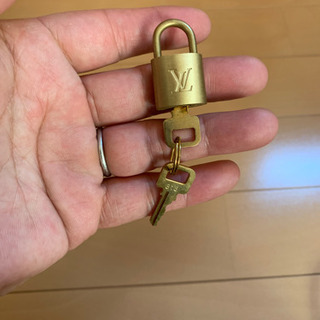 ルイヴィトン　南京錠