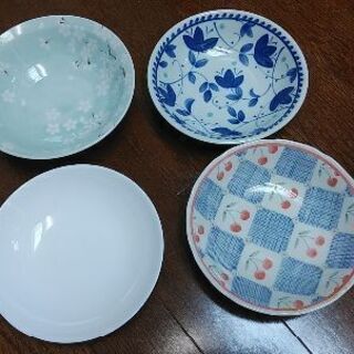 中古品　深めのお皿