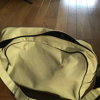 プーマエナメルバッグの画像