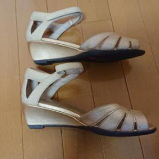 fitfitのオープントゥのサンダル(新品)です