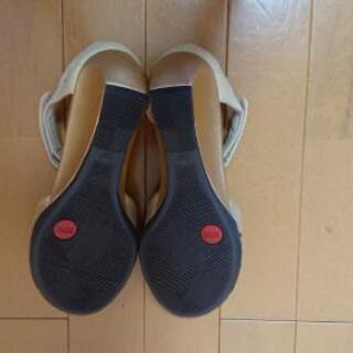 fitfitのオープントゥのサンダル(新品)ですの画像