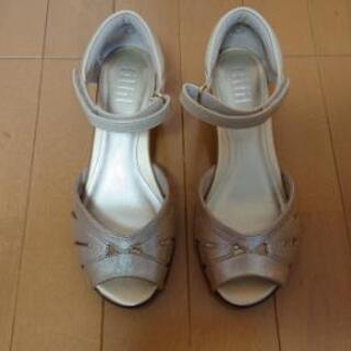 fitfitのオープントゥのサンダル(新品)ですの画像