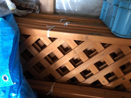 交渉中です。ラティス中古、大9枚中4枚