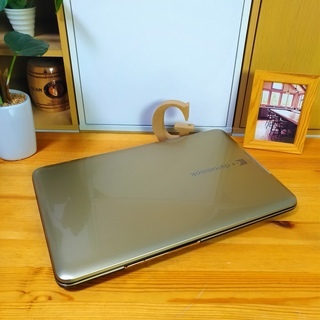 corei7メモリ8Gで超大容量1Tの超高性能dynabook♪　ブルーレイ対応☆　4コア8スレッド！　高級感のあるシャンパンゴールド★　美品な方！　　ウェブカメラ＆テンキー内蔵　東芝　dynabook　大画面15.6インチ　最新Windows10　64Bit　金色　　ノートパソコン　無線LAN　Wi-Fi対応 　DVDドライブ　ゲーミングPC