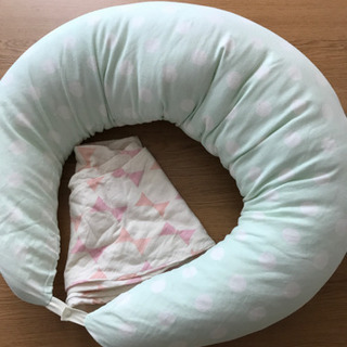 抱き枕兼授乳クッション　替カバー付き