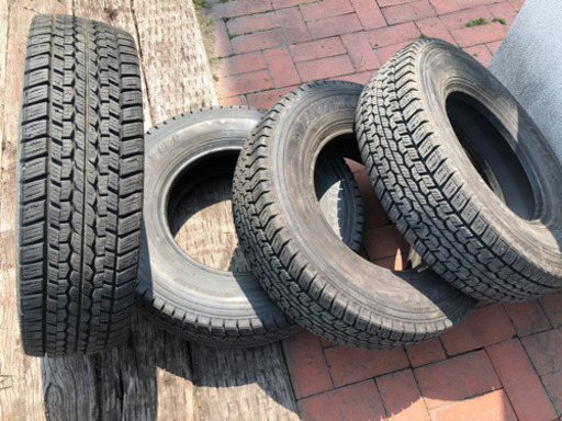 【お話し中】全く減っていません！　ハイエース、キャラバン に　LT タイヤ 2017年製