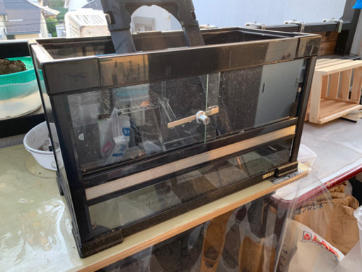 爬虫類ケージ