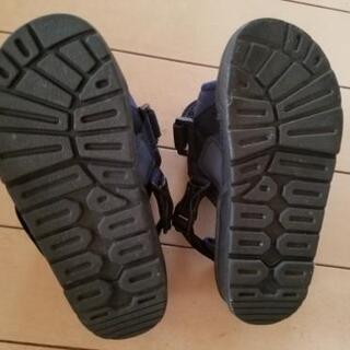 楽に履けるサンダルの画像