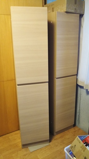 扉付の木製棚