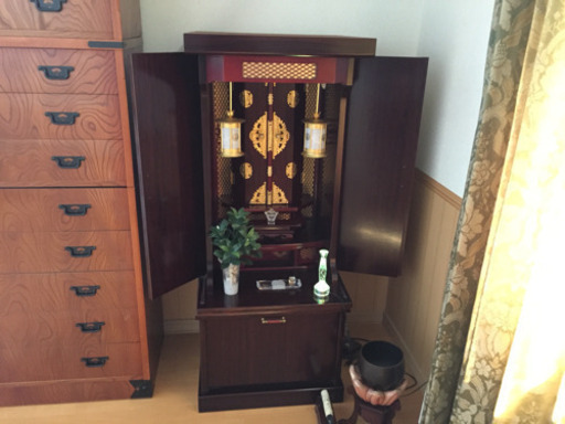 創価学会の仏壇 電動で開閉できます。