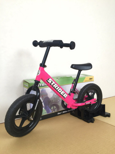 終了】ストライダー スポーツモデル（ピンク）スタンド付き
