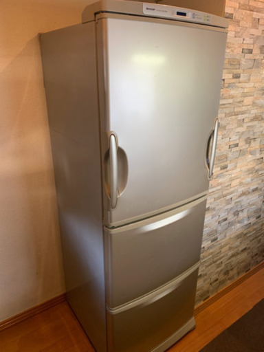 【受け渡し予定者が決まりました】除菌プラズマクラスターイオン冷蔵庫！左右両側開きで超便利！シャープ345L冷蔵庫SJ-PA35G。3〜5名家族にオススメ。