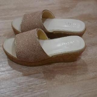 (新品)サンダル！ピンクでラメ入りでキラキラしています！の画像