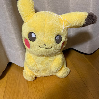 タグ付きピカチュウぬいぐるみ