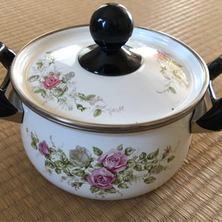 ホーロー鍋！新品！古いですが…