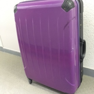 紫色 スーツケース やや大きめの預け荷物サイズ