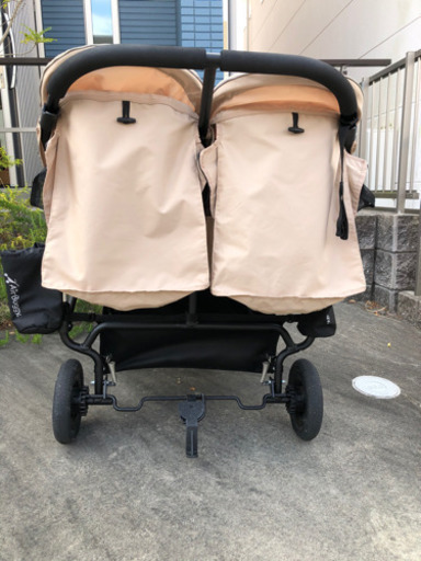 2人用ベビーカー　ココダブル